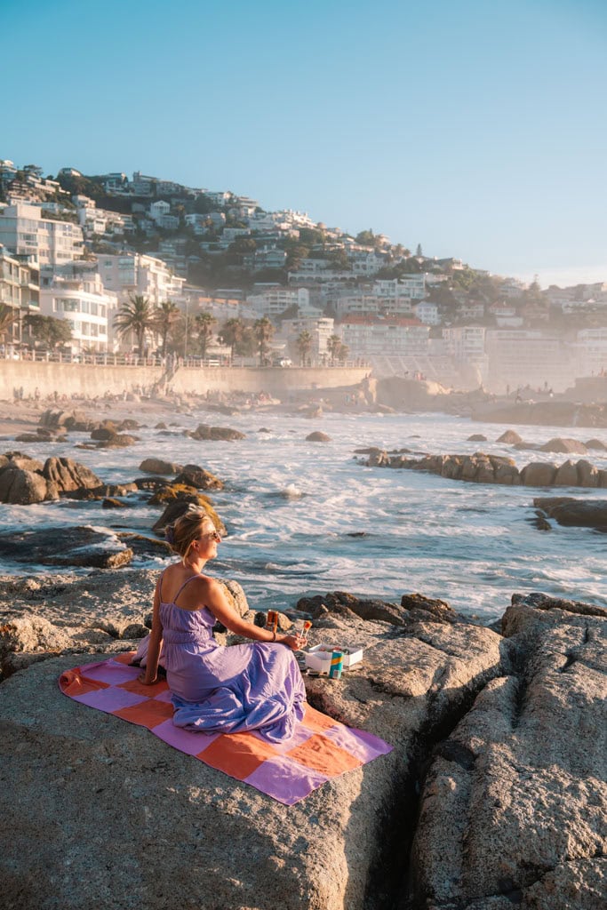 Zonsondergang tijdens een wandeling over de Sea Point Promenade