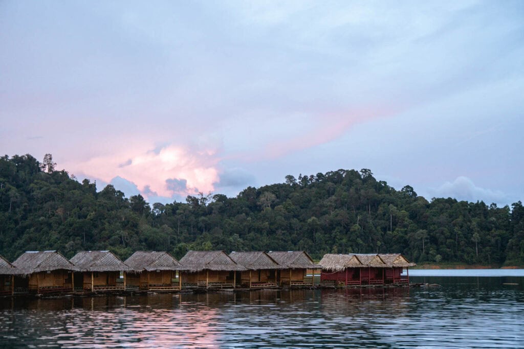 Khao Sok huisjes op het meer overnachten tips 