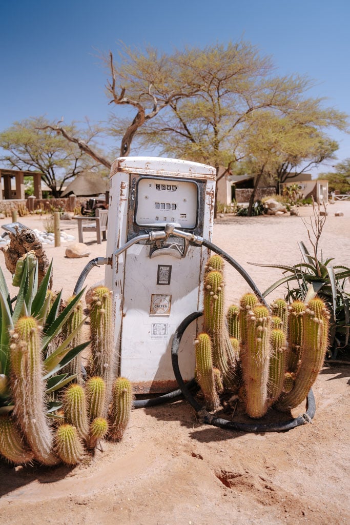 Tanken tijdens kamperen met daktent in Namibië