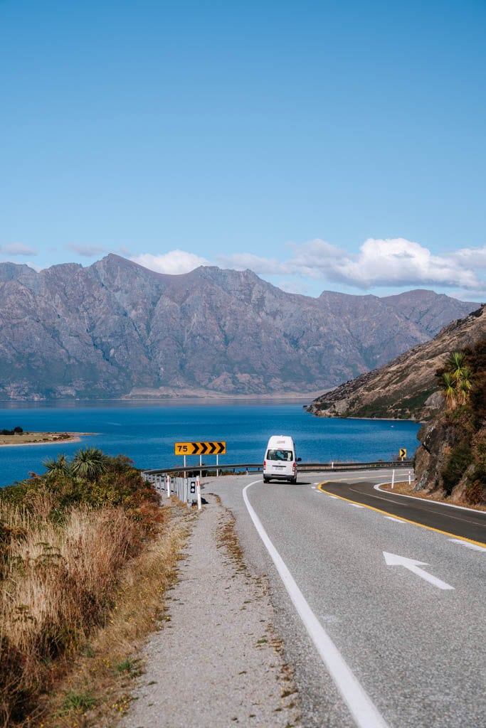Haast Pass rijden op de route naar Wanaka
