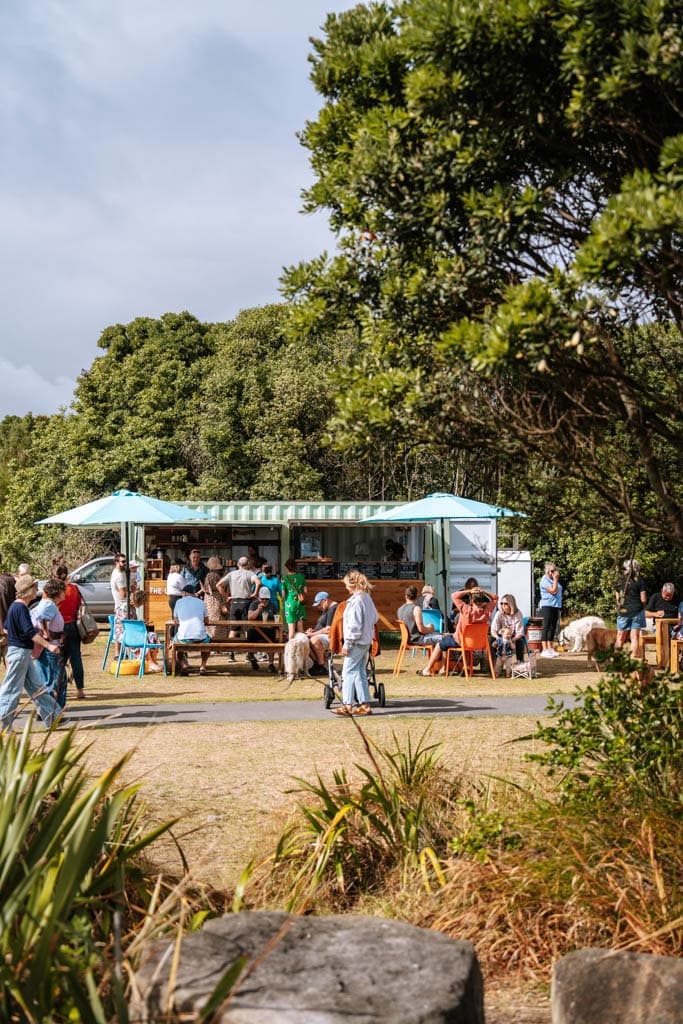 Koffie drinken bij The Little Easy Container in New Plymouth