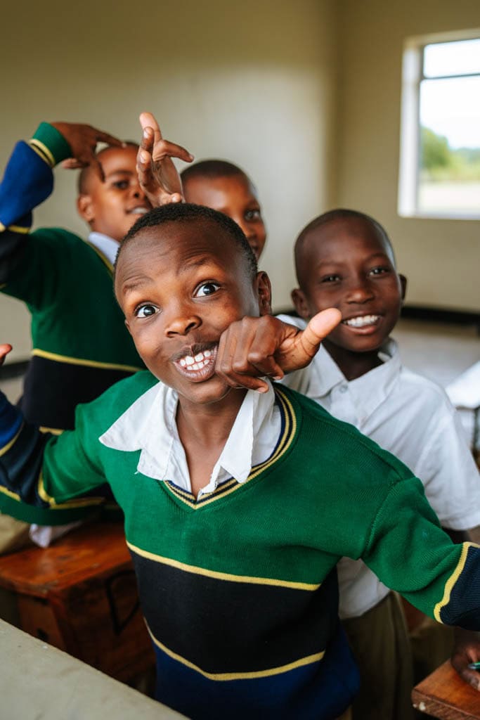 Kinderen in Tanzania op school 