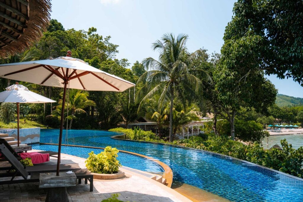 Hotel met zwembad op Koh Yao Yai in Thailand 
