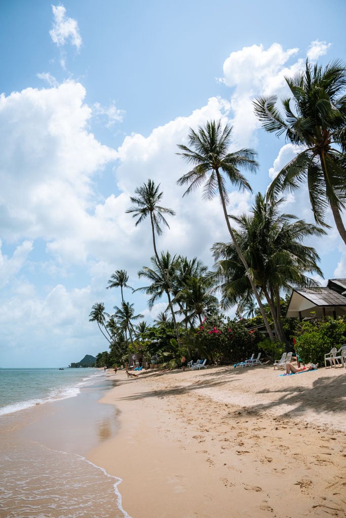 Rustig strand op Koh Samui in Thailand 