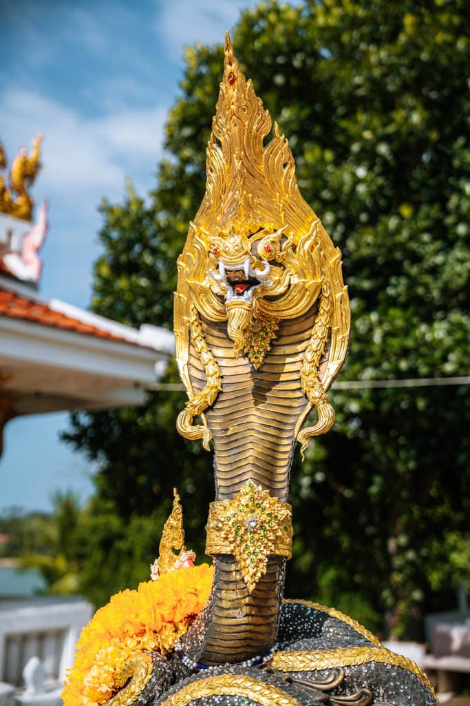 Doen op Koh Samui: Wat Ratchathammaram Red Temple bezoeken 